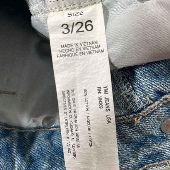 YMI Mom Fit High Rise Distressed Shorts Denim Collection Size 3 NEW - Picture 8 of 10